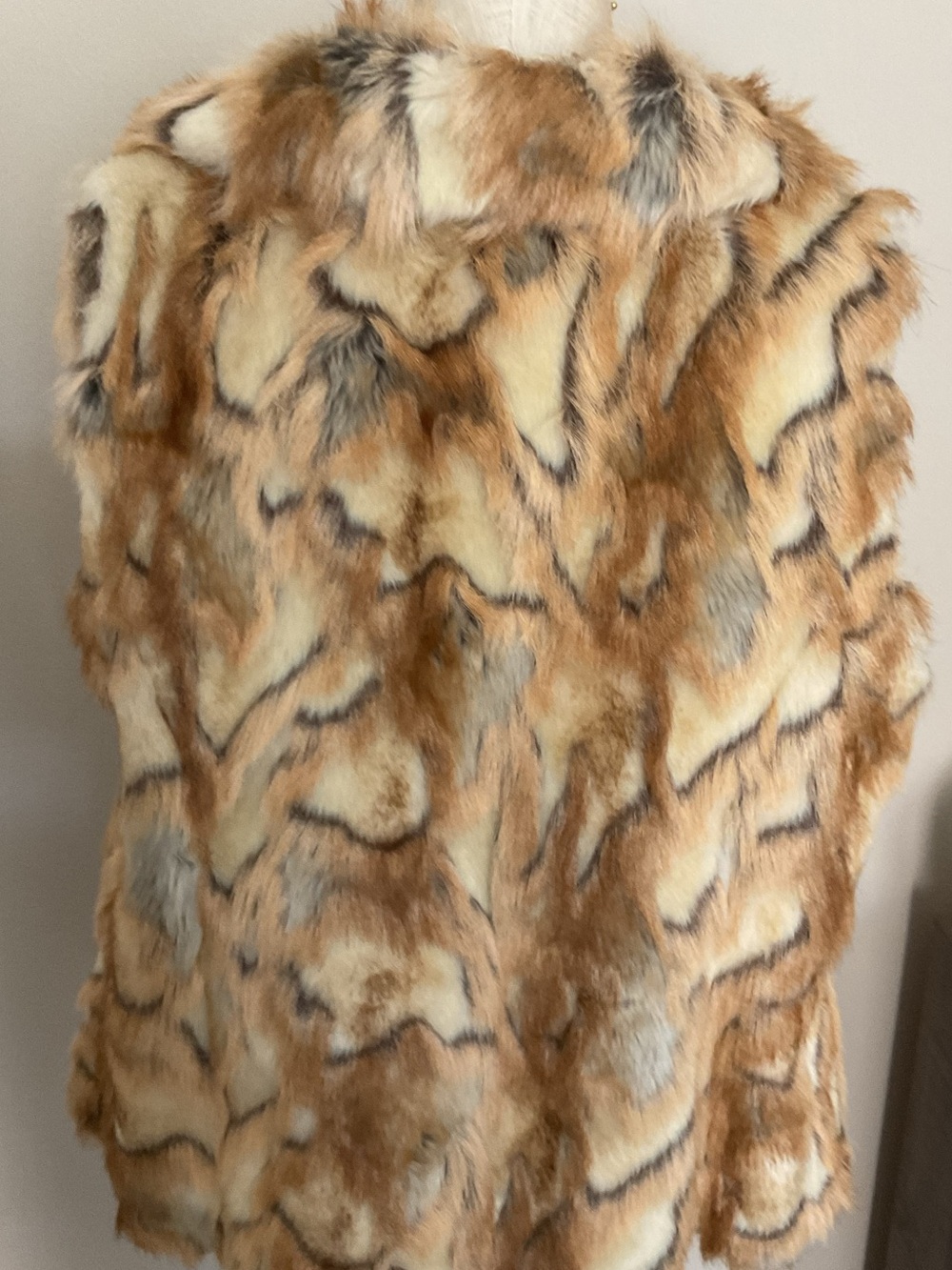 Rachel Zoe Women Faux Fur Vest in Brown and Cream Tones. Size 1X. Great conditio - Picture 5 of 13